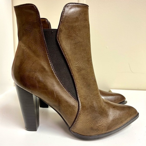 Penny Loves Kenny Women's Pupuper heel Chelsea Boot pointed toes distressed 10 - Picture 3 of 10